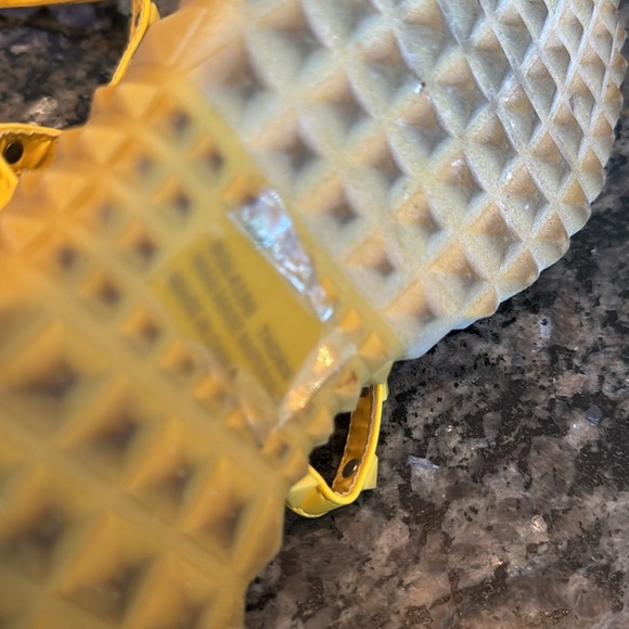 Cape Robbin Yellow Strappy gladiator Sandals EUC 8.5 - Picture 5 of 8